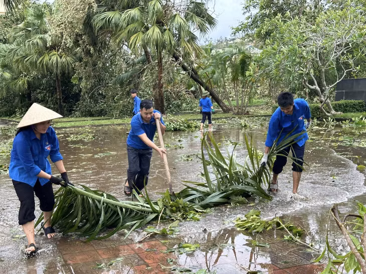 Toàn Đoàn huy động trên 5.000 đoàn viên thanh niên trực tiếp tham gia các hoạt động hỗ trợ người dân khắc phục hậu quả mưa bão tại các địa phương