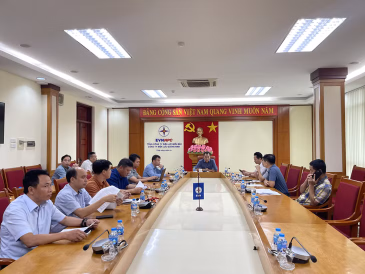 Chủ tịch HĐTV Tập đoàn Điện lực Việt Nam Đặng Hoàng An làm việc với Tổng Công ty Điện lực miền Bắc và Công ty Điện lực Quảng Ninh về việc khắc phục sự cố lưới điện trên địa bàn tỉnh.