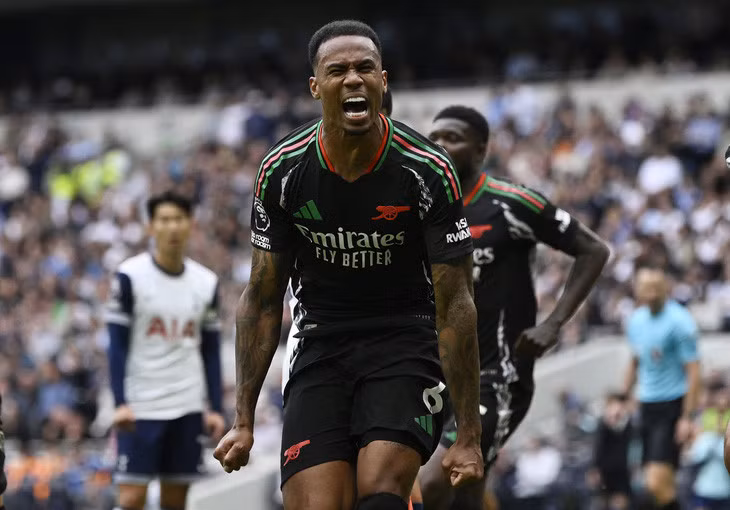 Niềm vui của Gabriel Magalhães sau khi ghi bàn vào lưới Tottenham - Ảnh: REUTERS