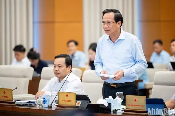 Bộ trưởng Lao động-Thương binh và Xã hội Đào Ngọc Dung trình bày tóm tắt nội dung dự án Luật Việc làm (sửa đổi). (Ảnh: DUY LINH)
