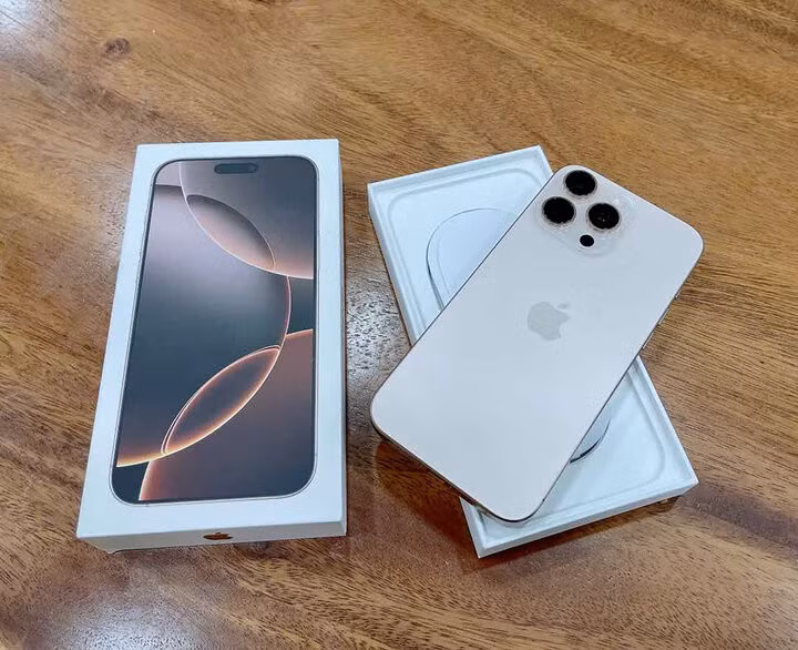 Chiếc iPhone 16 Pro Max được cho là về Việt Nam sớm nhất được chào bán với mức giá 79 triệu đồng.