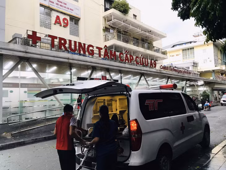 Trung tâm Cấp cứu A9 - Bệnh viện Bạch Mai đảm bảo phục vụ bệnh nhân cấp cứu 24/24h trong bão số 3 .