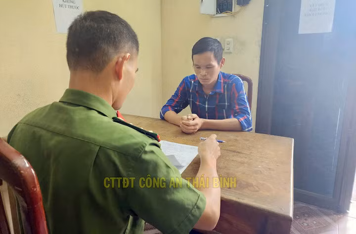Trần Minh Hóa tại cơ quan công an.