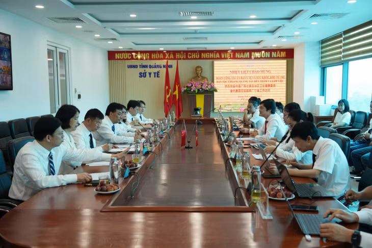 Sở Y tế Quảng Ninh làm việc với Đoàn công tác Ủy ban Y tế và sức khỏe Khu tự trị dân tộc Choang, Quảng Tây (Trung Quốc) (Tháng 5/2024).