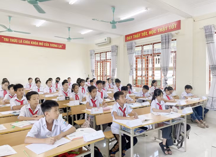 Tiết học của cô và trò Trường THCS thị trấn Tiên Yên.