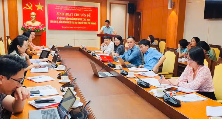 Quang cảnh buổi sinh hoạt chuyên đề.