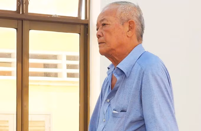 Bị cáo Nguyễn Văn Dơn tại tòa. Ảnh: Nam An