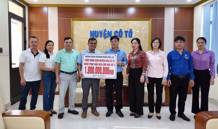 Ngày 17/9, Đoàn công tác của Uỷ ban MTTQ thành phố Hội An do đồng chí Trần Tấn Dũng, Ủy viên BTV Thành Ủy, Chủ tịch UBMTTQ TP Hội An&nbsp; làm trưởng đoàn đã trực tiếp đến huyện Cô Tô trao tặng 1 tỷ đồng do nhân dân TP Hội An quyên góp ủng hộ nhân dân huyện Cô Tô khắc phục thiệt hại do bão số 3 gây ra.&nbsp;