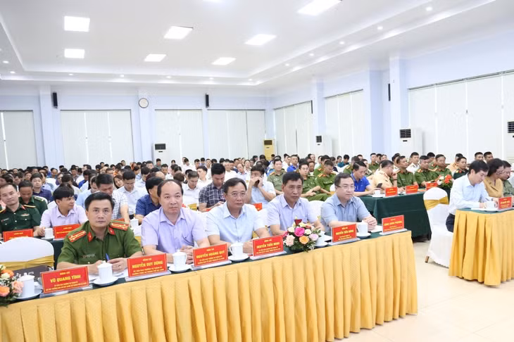 Các đại biểu tham dự hội nghị.