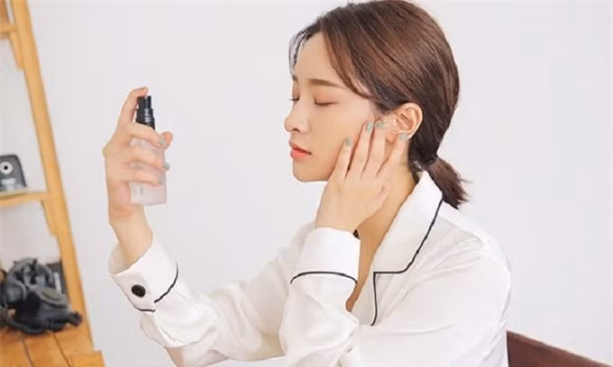 Xịt khoáng và những điều bạn cần biết trước khi sử dụng ảnh 1 xịt khoáng, tác dụng của xịt khoáng, dùng xịt khoáng, sử dụng xịt khoáng, làm đẹp, làm đẹp da