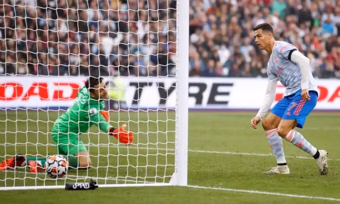 Ronaldo ghi bàn thứ tư sau ba trận cho Man Utd. Ảnh: Reuters.