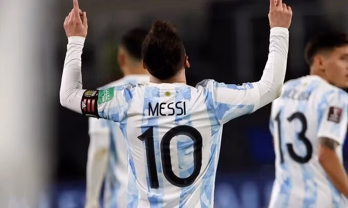 Messi vượt Pele để trở thành cầu thủ Nam Mỹ ghi bàn nhiều nhất cho đội tuyển quốc gia. Ảnh: Ole.