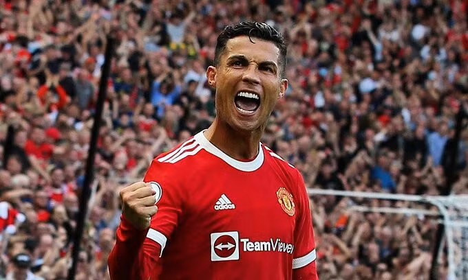 Ronaldo mừng bàn nâng tỷ số lên 2-1 trên sân Old Trafford tối 11/9. Ảnh: Twitter / Man Utd