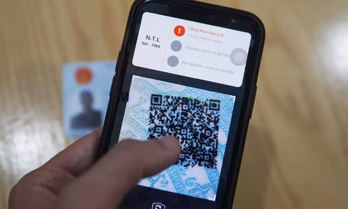 Mã QR trên CCCD có thể được dùng để quét QR khi ra vào các địa điểm. Ảnh: Lưu Quý