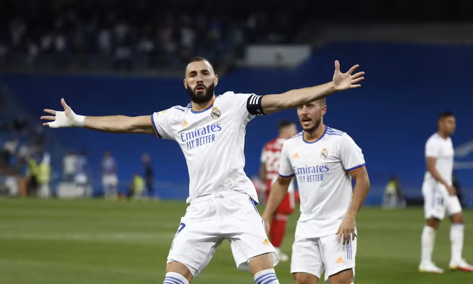 Benzema mừng bàn ấn định thắng lợi 5-2 cho Real. Ảnh: Twitter / Real Madrid