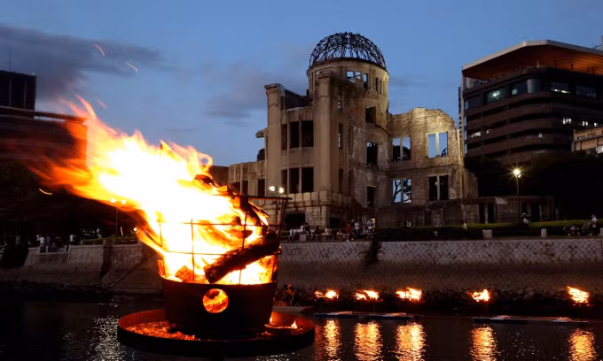 Ngọn lửa tại lễ kỷ niệm 78 năm vụ ném bom hạt nhân xuống thành phố Hiroshima. Ảnh: Jiji Press
