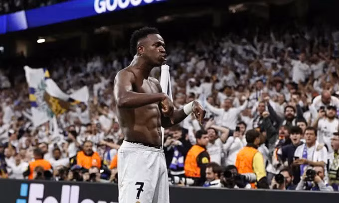 Vinicius cởi áo mừng bàn cho Real trước Dortmund trên sân Bernabeu, thành phố Madrid, Tây Ban Nha tối 22/10/2024. Ảnh: Marca