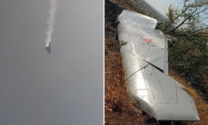 UAV Okhotnik rơi và mảnh vỡ tại khu vực gần thành phố Konstantinovka, tỉnh Donetsk, trong ảnh công bố ngày 6/10. Ảnh: RusVesna