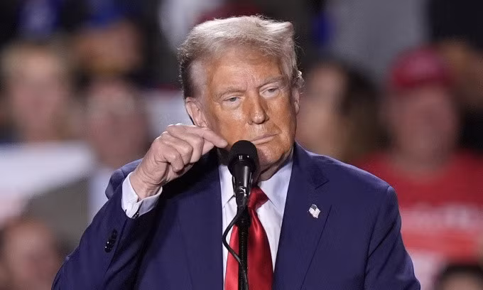 Ông Trump trong cuộc mít tinh ở Detroit, Michigan hôm 18/10. Ảnh: AP
