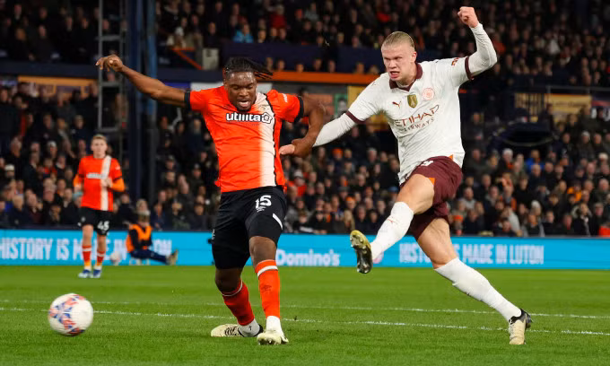 Haaland ghi bàn thứ hai cho Man City. Ảnh: Reuters
