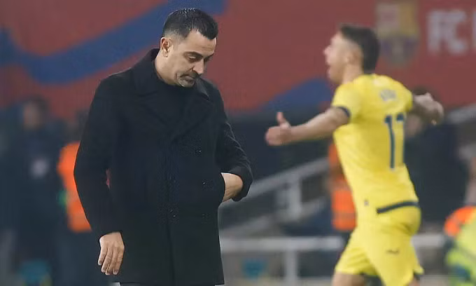 HLV Xavi trong một trận của Barca trên sân Olimpic Lluis Companys mùa 2023-2024. Ảnh: Marca