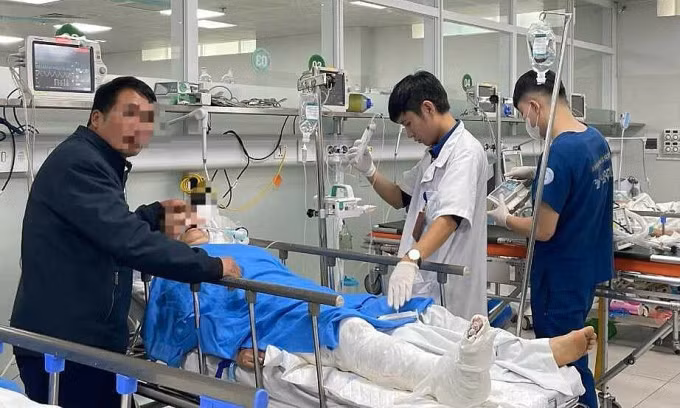Một bệnh nhân cấp cứu tại Bệnh viện Việt Đức, ngày mùng 4 Tết. Ảnh: N.Duyên