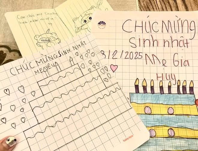 Những món quà tự tay trẻ làm cũng là cách mà các con thể hiện tình cảm của mình đối với gia đình. Ảnh: Thu Thủy