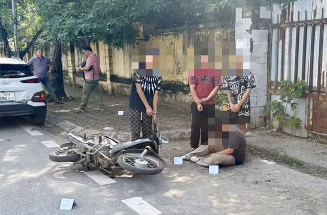 Công an dựng lại hiện trường vụ cướp. Ảnh: Công an TP Hà Nội