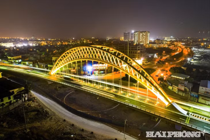 Cầu vượt nút giao Nguyễn Bỉnh Khiêm - Võ Nguyên Giáp lung linh với ánh đèn trong đêm