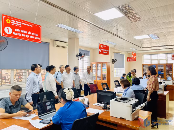 Các Hội do Đảng, Nhà nước giao nhiệm vụ trên địa bàn tỉnh, tìm hiểu thực tế công tác giải quyết thủ tục hành chính cho người dân tại Trung tâm Phục vụ hành chính công phường Hạ Long.