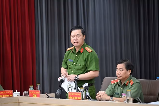 Lãnh đạo Cục Cảnh sát phòng, chống tội phạm về môi trường (C05) thông tin vụ việc Công ty C.P. Việt Nam bán thịt heo bệnh. Ảnh: Đỗ Trung