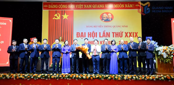 Ban Chấp hành Đảng bộ Viễn thông Quảng Ninh khóa XXIX, nhiệm kỳ 2025-2030 ra mắt Đại hội.
