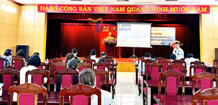 Đại diện Cơ quan BHXH Khu vực VIII phổ biến một số chính sách mới của Luật BHXH năm 2024 có hiệu lực từ 1/7/2025.
