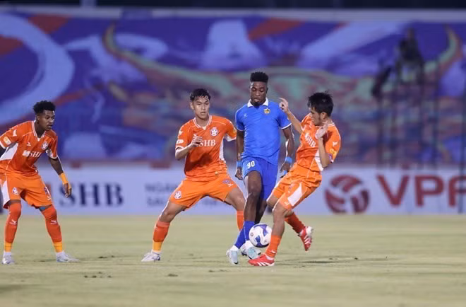 Trận đấu giữa Quảng Nam và Đà Nẵng tại V.League 2024-2025. Ảnh: VPF
