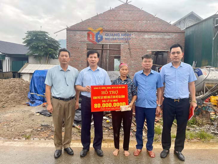 Xã Hải Sơn trao kinh phí hỗ trợ xây dựng, sửa chữa, cải tạo và nâng cấp nhà ở cho hộ gia đình khó khăn trên địa bàn
