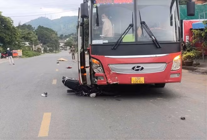 Hiện trường vụ tai nạn giao thông khiến nam sinh tử vong ở Lâm Đồng. Ảnh: Lam Hồng