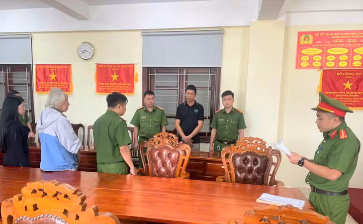Cơ quan điều tra thi hành các bước theo quy định của pháp luật. Ảnh: Công an cung cấp