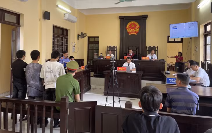 Một phiên tòa xét xử công khai được tổ chức tại xã Bình Liêu với sự tham gia của người dân địa phương góp phần nâng cao ý thức chấp hành pháp luật trong cộng đồng.