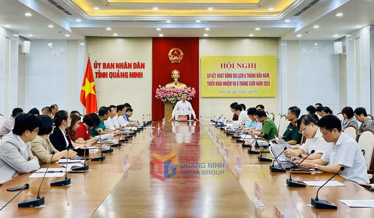 Quang cảnh cuộc họp.