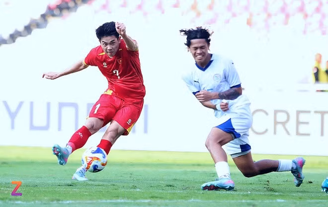 U23 Việt Nam gặp nhiều khó khăn trước đối thủ có thể hình tốt. Ảnh: Tâm Minh.