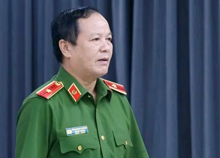 Thiếu tướng Phan Mạnh Trường, phó cục trưởng Cục Cảnh sát điều tra tội phạm về trật tự xã hội, trả lời tại buổi họp báo - Ảnh: DANH TRỌNG