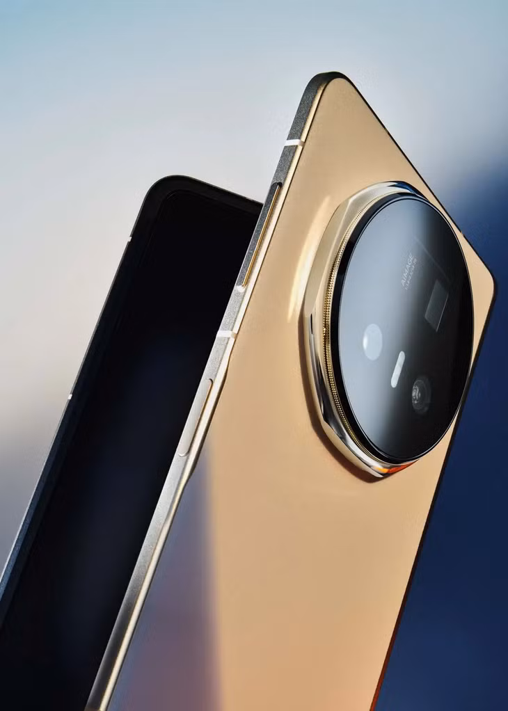 Honor Magic V5, mẫu smartphone gập mới nhất của thương hiệu Trung Quốc. Ảnh: Bloomberg