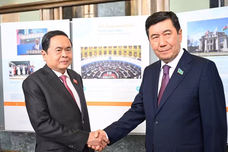 Chủ tịch Quốc hội Trần Thanh Mẫn và Chủ tịch Hạ viện Kazakhstan Yerlan Koshanov. (Ảnh: quochoi.vn)