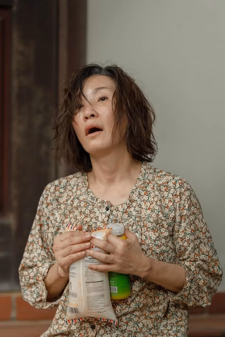 Hình ảnh người mẹ mất trí nhớ, lang thang khiến khán giả xúc động - Ảnh: ĐPCC