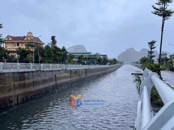 Hệ thống mương thoát nước Cẩm Đông, phường Cẩm Phả đảm bảo thoát nước hiệu quả trước ảnh hưởng của mưa bão.