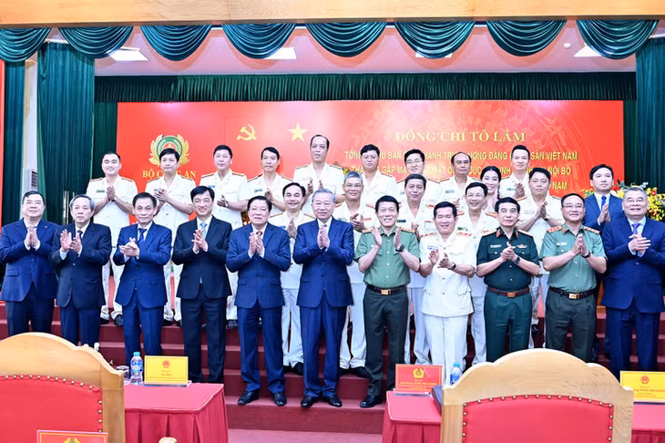 Tổng Bí thư Tô Lâm và các đồng chí lãnh đạo Đảng, Nhà nước, các đại biểu tham dự buổi gặp mặt. (Ảnh: Đăng Khoa)