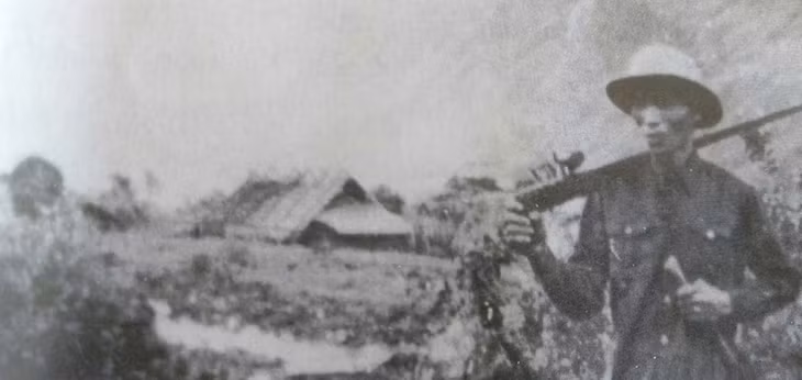 Di ảnh chính thức của Anh hùng Lỷ A Coỏng trong sách “Anh hùng thời đại Hồ Chí Minh” và các tư liệu lưu trữ lịch sử.