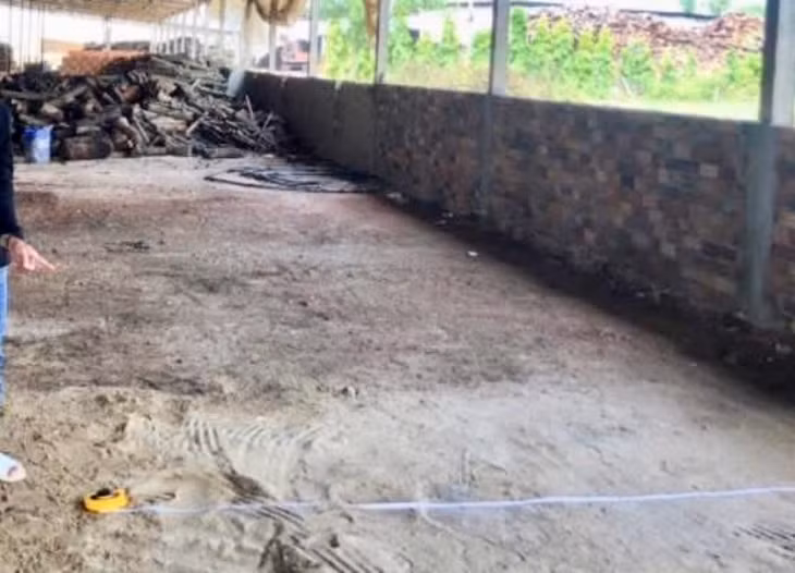 Vị trí xảy ra vụ trộm tài sản tại lò gạch. Ảnh: Công an