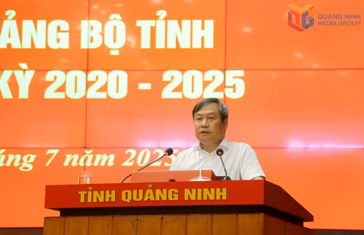 Đồng chí Vũ Đại Thắng, Ủy viên Trung ương Đảng, Bí thư Tỉnh ủy, Trưởng Đoàn ĐBQH tỉnh, phát biểu chỉ đạo tại hội nghị.