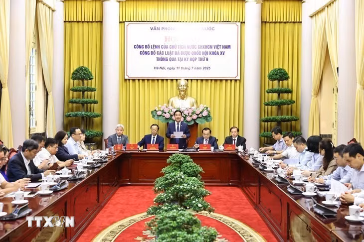 Phó Chủ nhiệm Văn phòng Chủ tịch nước Phạm Thanh Hà chủ trì Họp báo. (Ảnh: Minh Đức/TTXVN)